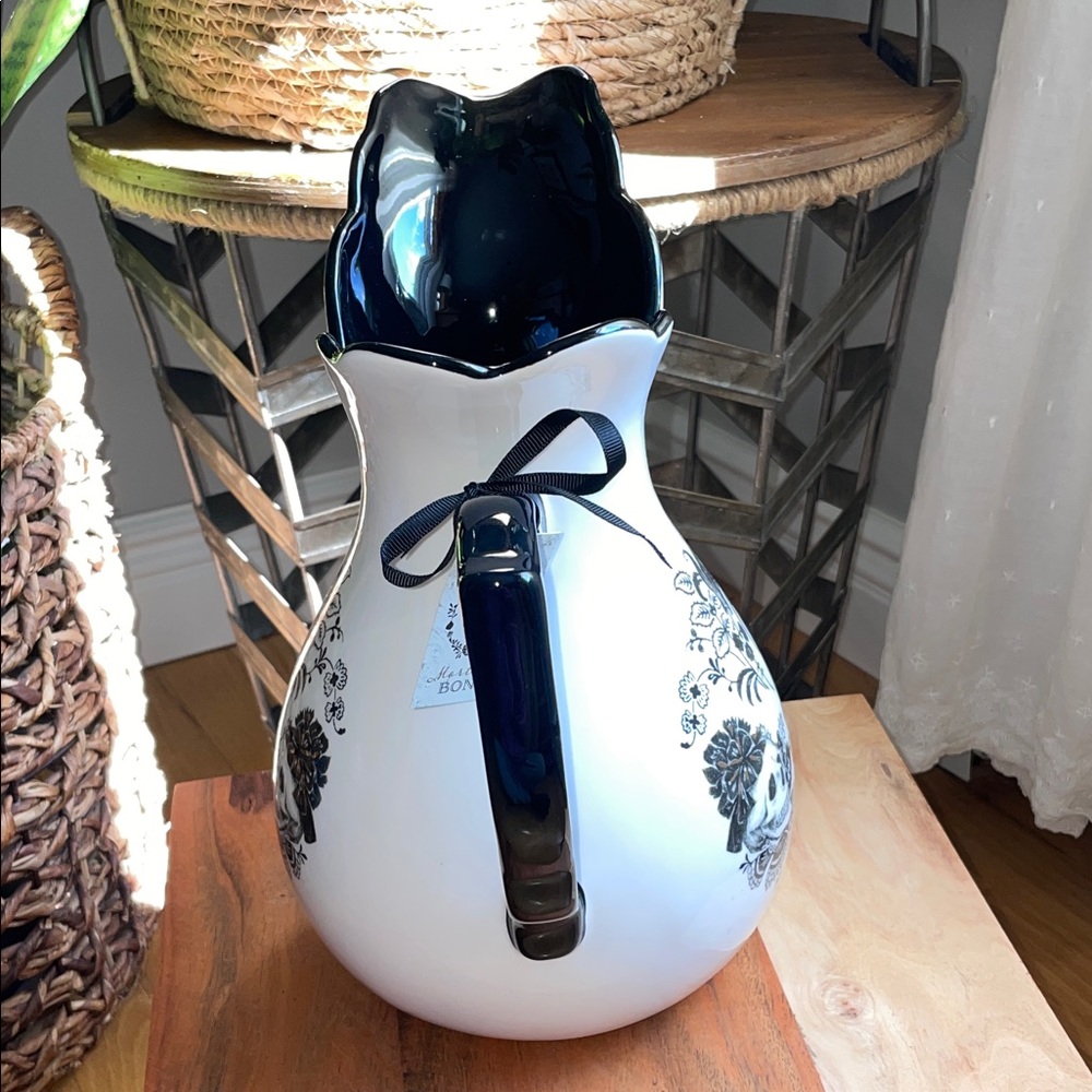 Beautifully designed White and Black Skull Design Pitcher! NWT 💀 - Picture 10 of 13